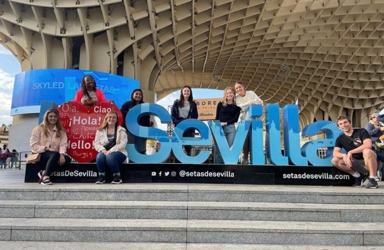 students posing with seville sign las Setas