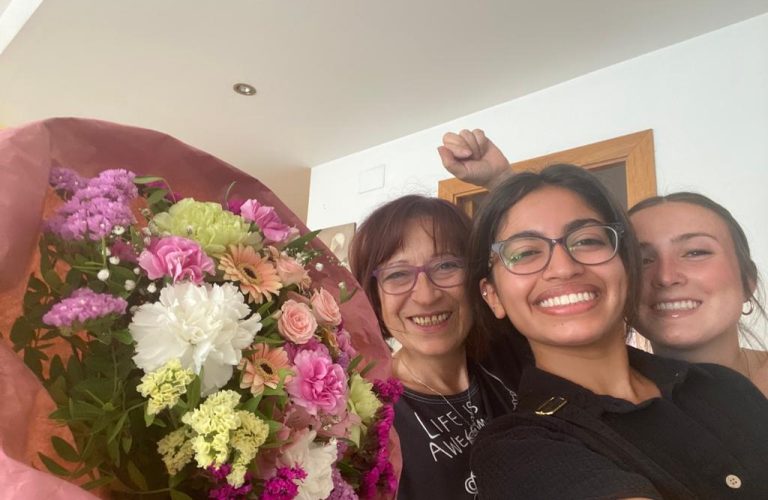 Students get beautiful flowers from host mother