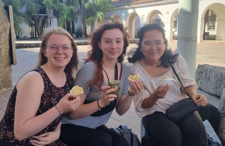 Girls enjoying some snacks on a day out in Cordoba